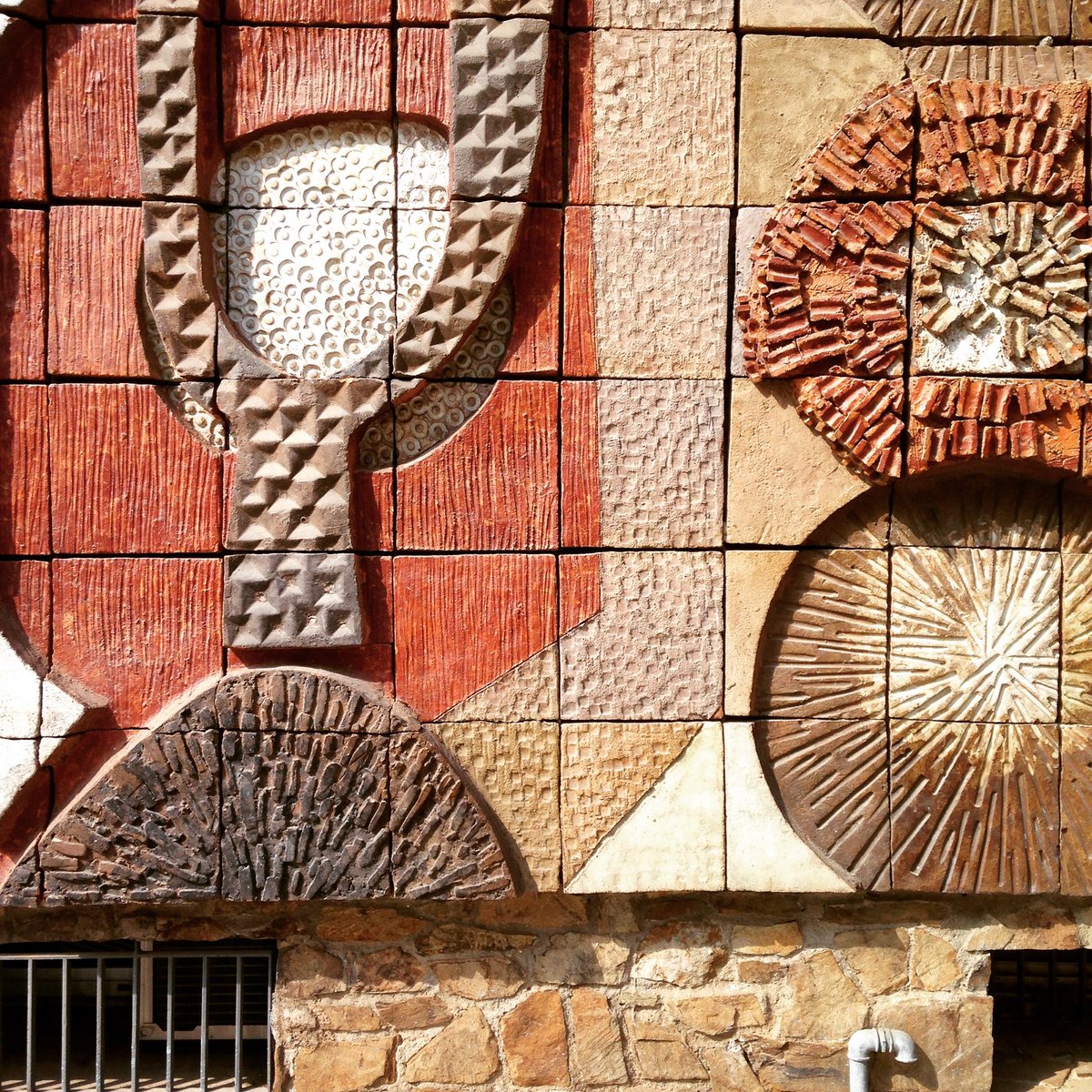 oscardalmau_'s tweet photo. Aquest matí ha mort el pintor i vitraller Joan Vila-Grau. Un homenot del país. Passarà a la història per ser l’autor dels vitralls de la Sagrada Família però la seva contribució a l’art va anar molt més enllà. Descansa en pau, Joan, estimat. https://t.co/dajrKx32G3