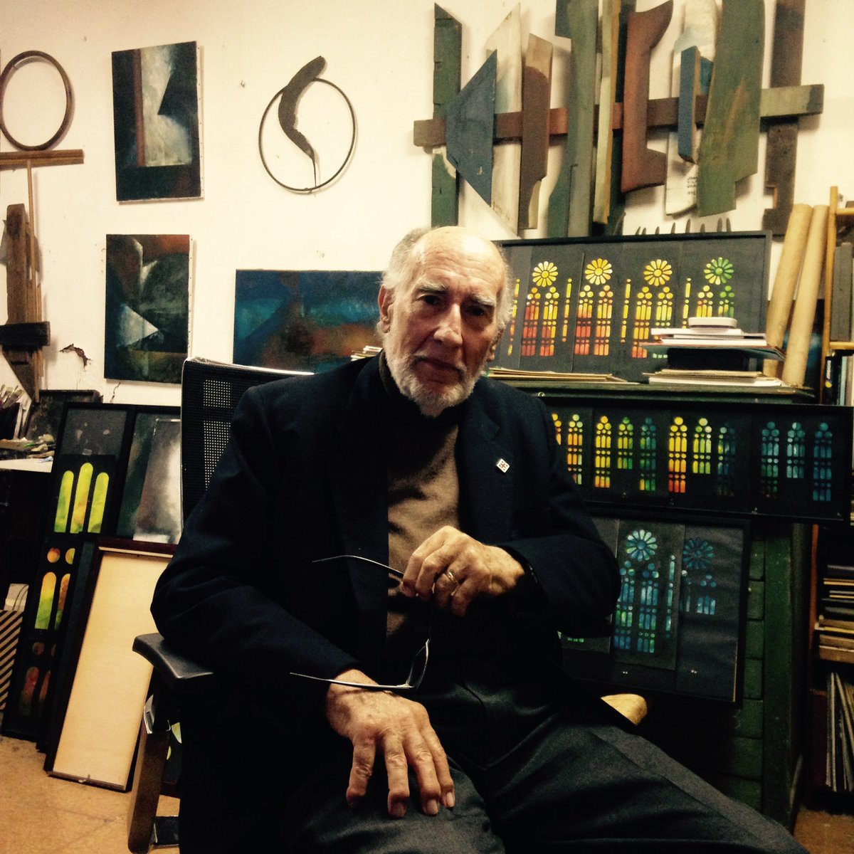 oscardalmau_'s tweet photo. Aquest matí ha mort el pintor i vitraller Joan Vila-Grau. Un homenot del país. Passarà a la història per ser l’autor dels vitralls de la Sagrada Família però la seva contribució a l’art va anar molt més enllà. Descansa en pau, Joan, estimat. https://t.co/dajrKx32G3
