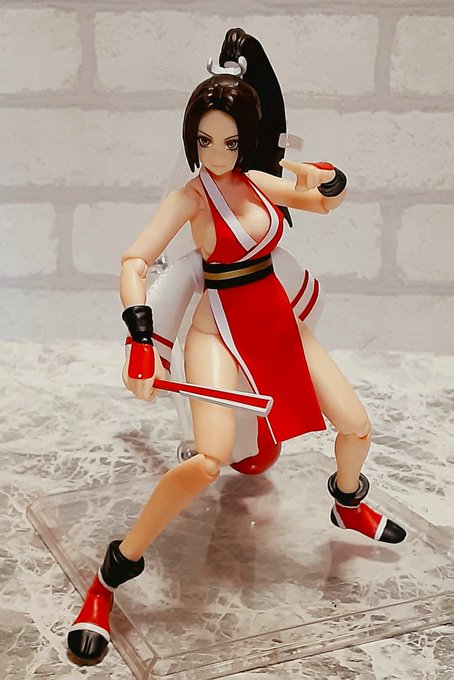 服が布製なので、なんだかアサルトリリィめいた触り心地があります。
あ、胸元が布製なのはマジでかくて、我々バリ舞信者が好きな「この衣装ならはみ出るよね」が再現出来ます(笑) 