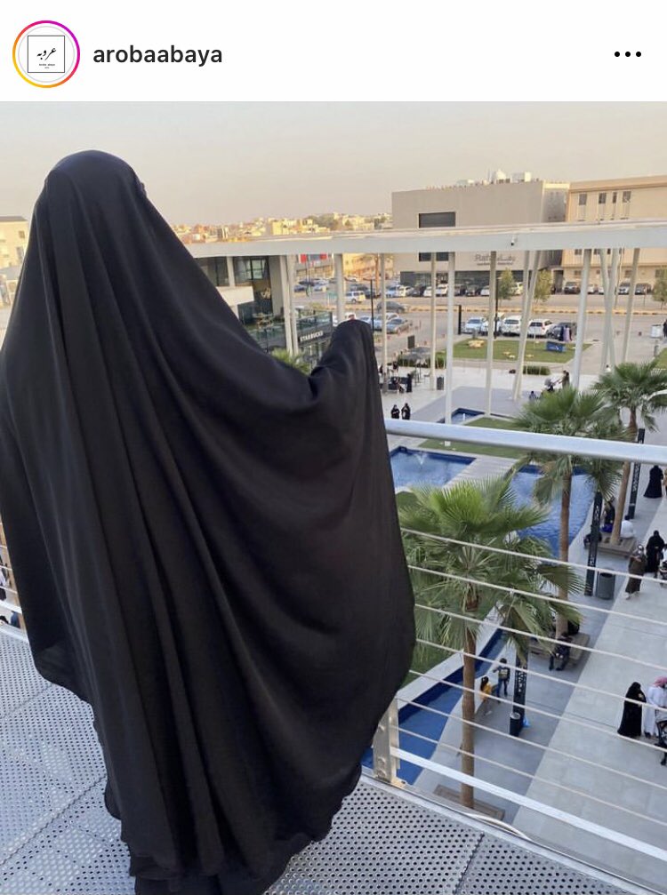 هذه خماراتي لكلّ اللي سألوا :
- من متجر @Dohaotbii اسمه خمار خفيف (وهو اللي كنت لابسته في السوق)
- من متجر <a href="/almalkhveil/">خمار الملكة</a> اسمه خمار عباية
- من محل تهاني وأماني في سوق العزيزية بمكة اسمه خمار كويتي
- آخر واحد عندي مُفصّل وما له صورة بس نفس تصميم البقية