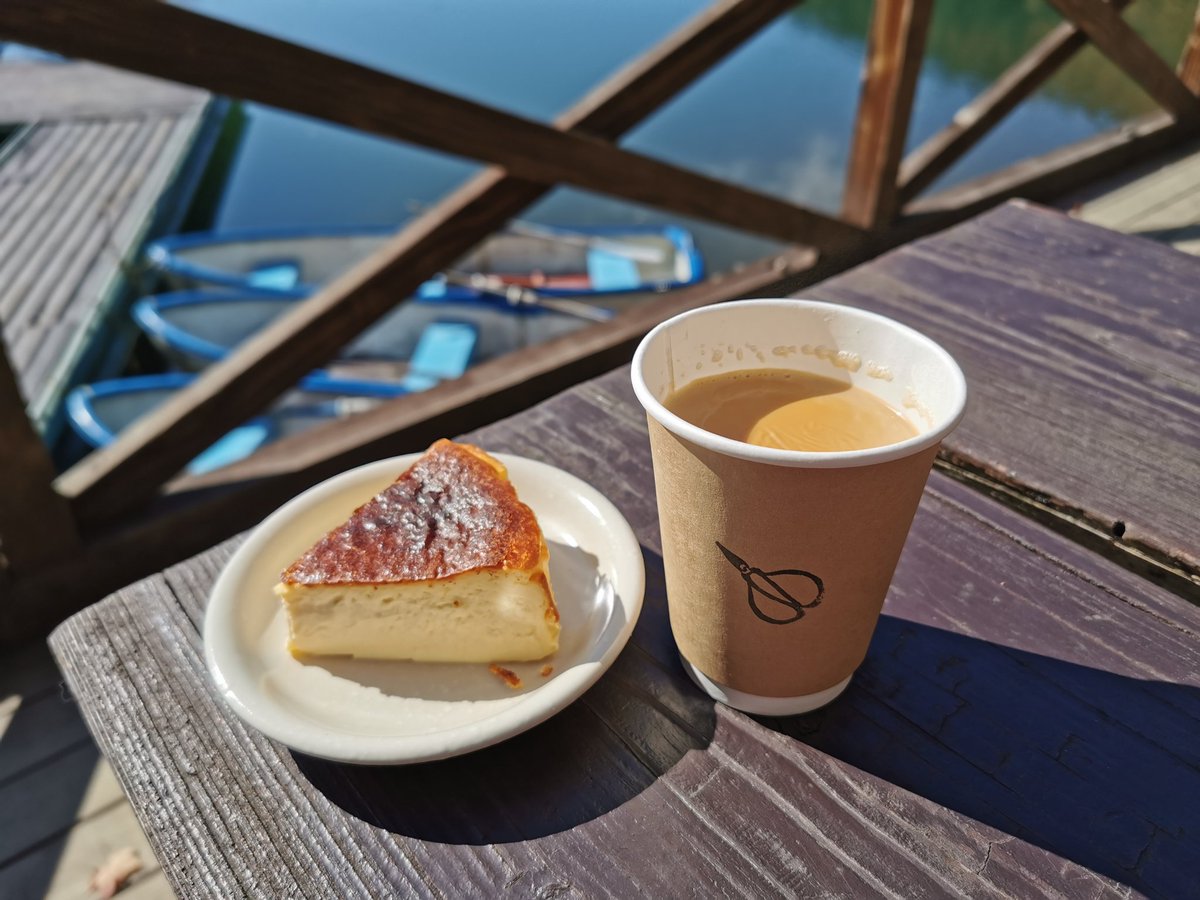 syuichinoashi's tweet photo. 今日は、甲府駅−四尾連湖−本栖湖−精進湖ライド
水明荘でチャイとチーズケーキをいただく。
紅葉🍁時のこのコースは本当に絶景の連続でオススメ。
写真ばっかり撮って一向に進まないのが難点。
https://t.co/Jvps0gt2fK
#canyon
#ultimatecfslx https://t.co/NNv6QqZn50