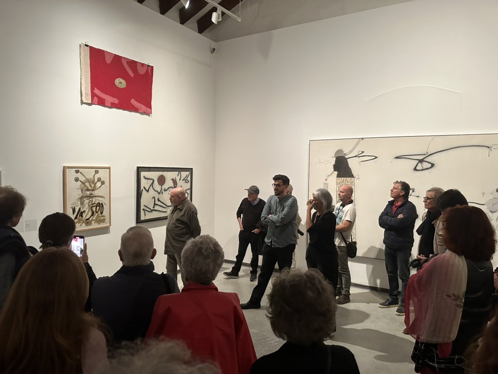peptur70's tweet photo. El @MACEeivissa va acollir ahir, dins la programació de la propera cloenda de l’exposició ‘Zush a Eivissa’, un col·loqui amb l’artista i una visita a la mostra comentada per ell mateix. Un autèntic luxe per tots els assistents. #Art #Zush #Evru @ajeivissa https://t.co/1egPfAU9xP