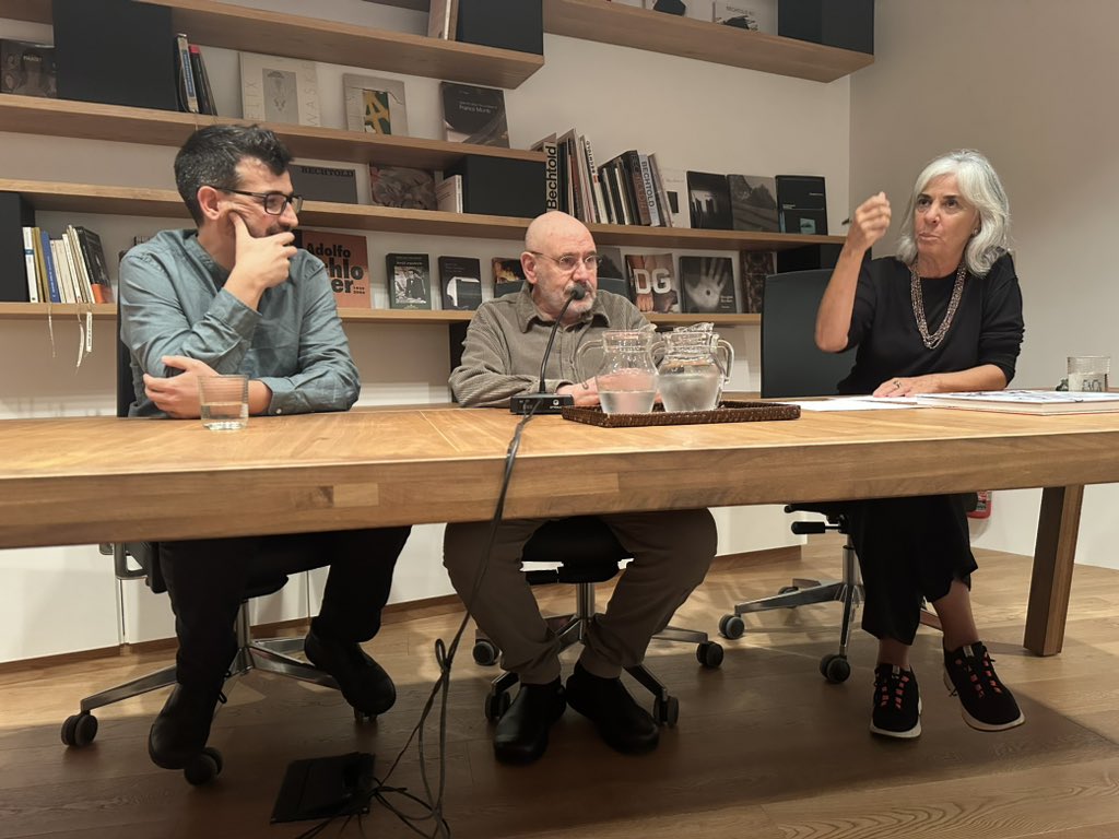 peptur70's tweet photo. El @MACEeivissa va acollir ahir, dins la programació de la propera cloenda de l’exposició ‘Zush a Eivissa’, un col·loqui amb l’artista i una visita a la mostra comentada per ell mateix. Un autèntic luxe per tots els assistents. #Art #Zush #Evru @ajeivissa https://t.co/1egPfAU9xP