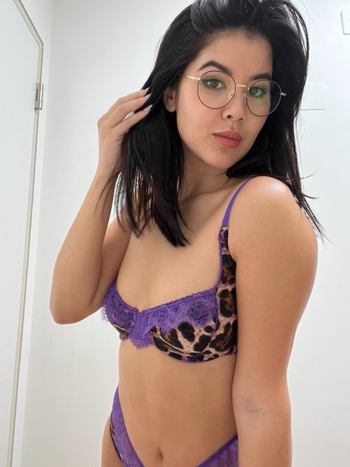i am not trying to seduce you  would you like me to seduce you? 😉 https://t.co/fRAQ8MPb6m https://t.