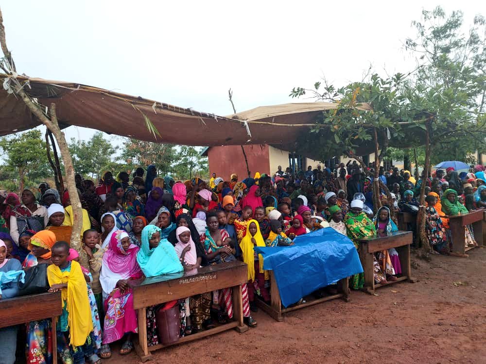 scotchakida's tweet photo. Kigoma:

📸 Jana tarehe 10 Oktoba, 2022 Katibu Mkuu wa Chama Ndugu @AdoShaibu aliendelea na ziara yake katika Mkoa wa Kigoma kwa kutembelea Jimbo la Kigoma Kaskazini [Kata za #Mwandiga, #Matendo na #Kagongo].

@ACTwazalendo
#WeAreTheFuture
#TheFutureIsPurple https://t.co/HX7GhLdNPd