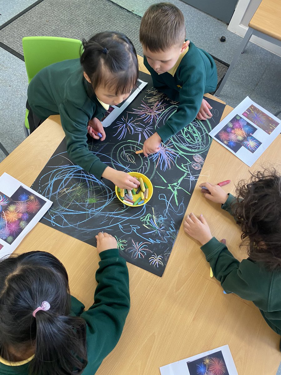 firsprimarysale's tweet image. #Y1Apple We have loved creating firework pictures this week. We know lots of facts about Guy Fawkes too! 🎆🎇