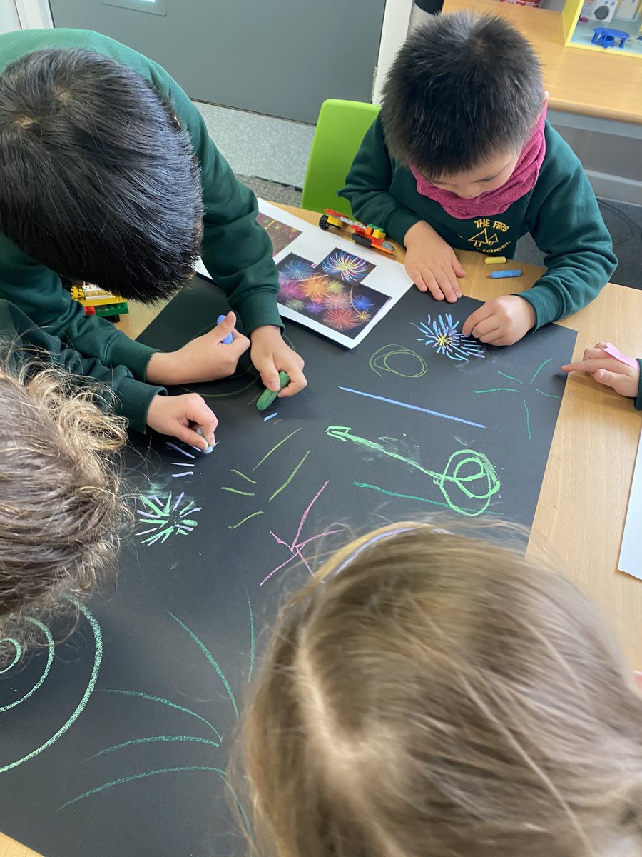 firsprimarysale's tweet image. #Y1Apple We have loved creating firework pictures this week. We know lots of facts about Guy Fawkes too! 🎆🎇