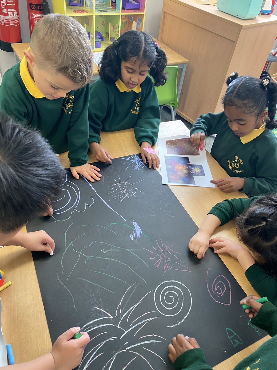 firsprimarysale's tweet image. #Y1Apple We have loved creating firework pictures this week. We know lots of facts about Guy Fawkes too! 🎆🎇