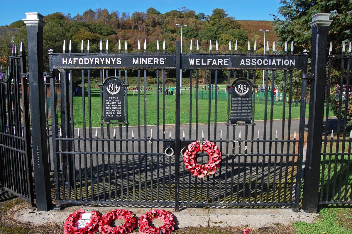 TomMaloneyMA's tweet photo. 'A Boy from Hafodyrynys, forever a Boy of Flanders Fields' Remembering my Great Uncle Joe Murray, one of so many who fell in WW1. Joe served in The Monmouthshire Regiment &amp; is buried alongside Charles Henry Bond near Ypres. Both died within days of each other in June 1915. https://t.co/Jw0UjSpQ1a