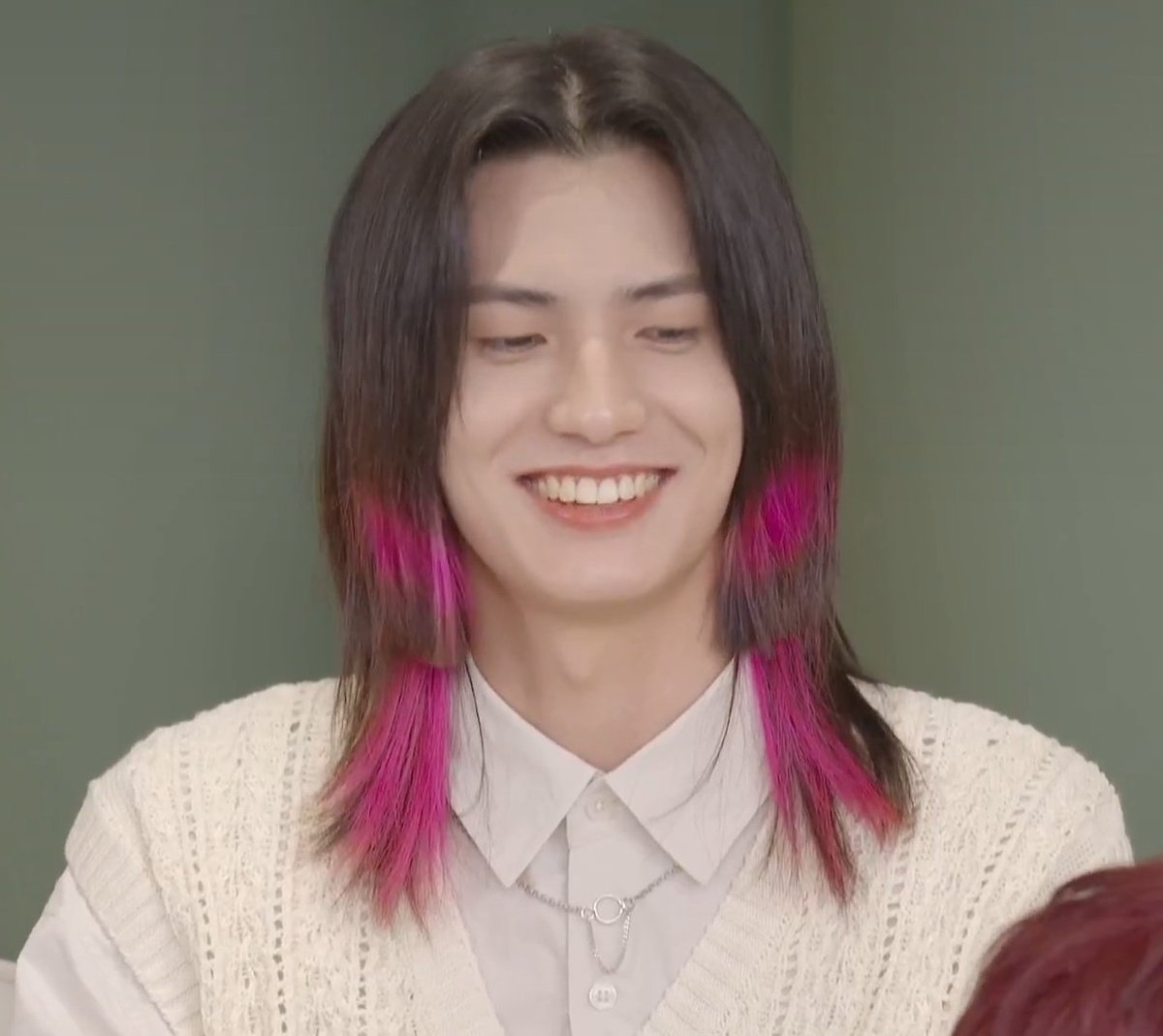 so adorable 

#Jooyeon #XdinarHeroes #XdinaryHeroes_Comeback