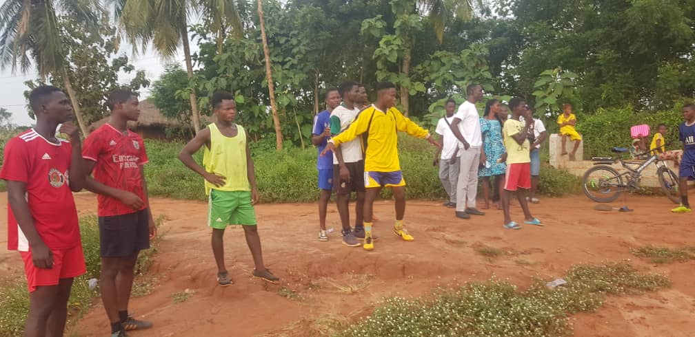 ucjgtogo's tweet photo. Gala de foot organisé par les catalyseurs de la commune #Vo3 suivi d'une sensibilisation des jeunes sur le vivre ensemble.L'objectif est de contribuer au renforcement de la participation des jeunes à la gouvernance publique en vue de favoriser leur engagement effectif... https://t.co/nAHgT8RWgg