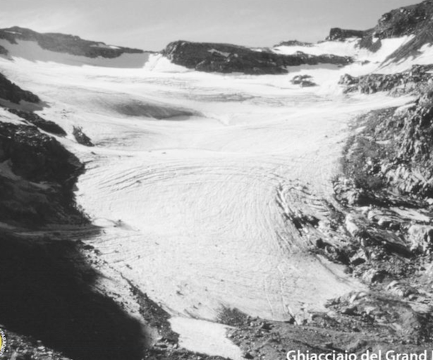 mountainblogit's tweet photo. Clima. Il ghiacciaio del Gran Paradiso ha perso 210 metri nel 2022 https://t.co/Ol6y2ZsOjV https://t.co/FroChqWJrv