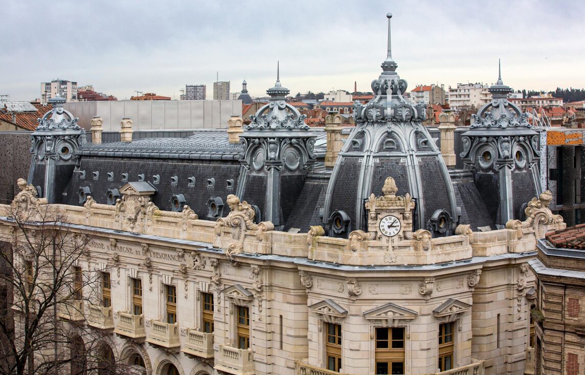 Ornamente von VMZINC - 
Kunsthandwerk auf dem Dach
Lesen Sie hier mehr:
baulinks.de/webplugin/2022…