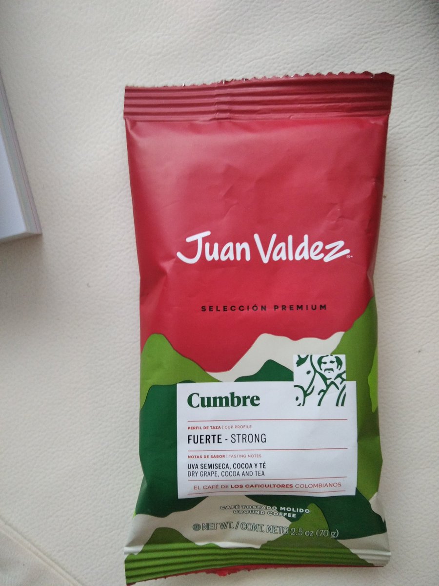 generoenaccion's tweet photo. Siempre vuelvo contenta de mis presentaciones. Me llevo cariños, abrazos, regalitos... Pero hay algunas especiales. Días mágicos. Ayer y anteayer fueron unos de esos días. @JusticiaLing y @ErizoPapel me devuelven a casa  mejor de lo que me fui. Ni torrijas hicieron falta. https://t.co/47Q8Y81Y2D