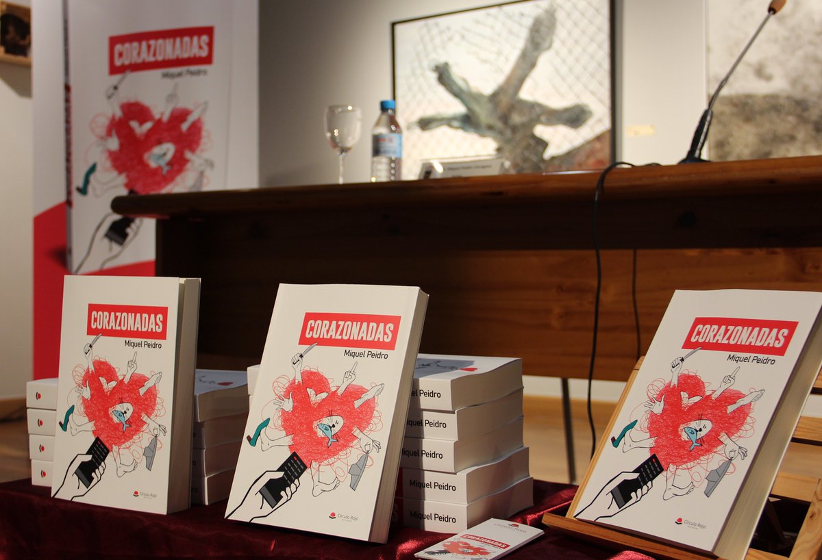 AytoBeniel's tweet photo. 📖 @Miquelpz, guionista de series como "El secreto de Puente Viejo" o "Acacias 38", presenta en Beniel su novela "Corazonadas".

📍 Parte de la trama de esta novela discurre en el municipio de Beniel, ya que el protagonista es oriundo de El Mojón.

#30AniversarioCentroCultural https://t.co/fWHvwQYmuT