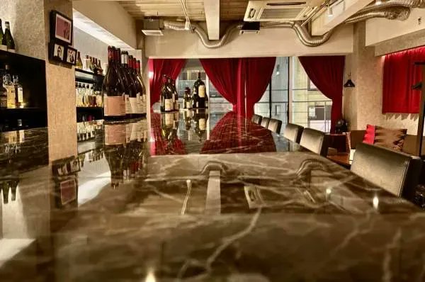 bar_groom's tweet photo. 駅から徒歩1分、15坪で、内装キレイな港区のワインバー居抜き譲渡の募集 
https://t.co/Y67K2r011A 
#物件 #テナント #店舗物件 #貸店舗 #居抜き #居抜き物件 #貸し店舗 #空き店舗 #譲渡 #譲渡物件 #駅近 #飲食店 #バー #ワインバー #麻布十番 #六本木 #西麻布 #広尾 #港区 #目黒 #白金高輪 #白金台 https://t.co/ZIA2vHjMH7
