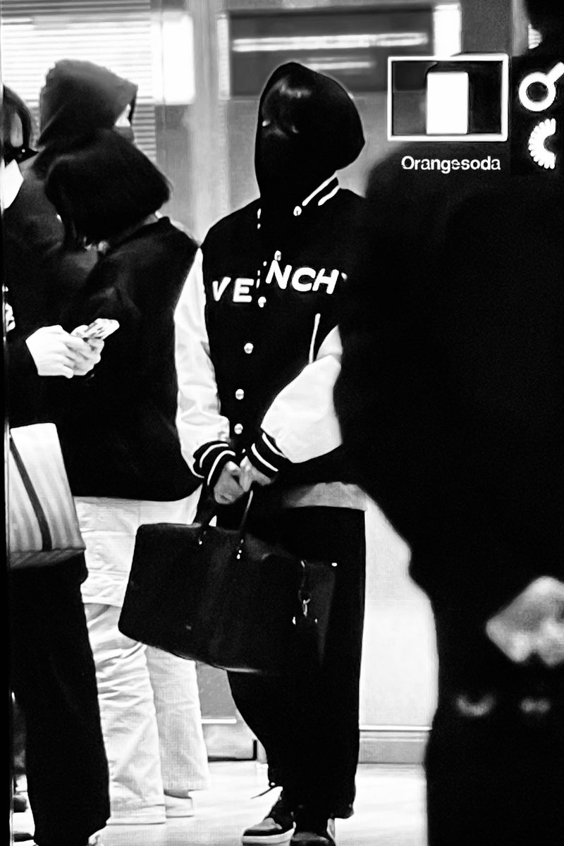 Orangesoda0423's tweet photo. 221111 ICN
🎱🖤
#제노 #JENO #엔시티드림 #NCTDREAM https://t.co/UE7kCQoKWp