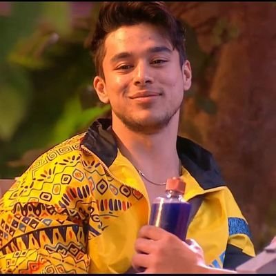 Rahulhuyrr's tweet photo. Different tasks in Season 15 🔥
@realsehajpal
#PratikSehajpal #PratikFam #RudraRaichand #BB15Memories #BiasedBB15 #Naagin6 #PratikInNaagin6 https://t.co/Z9lePZu95g
