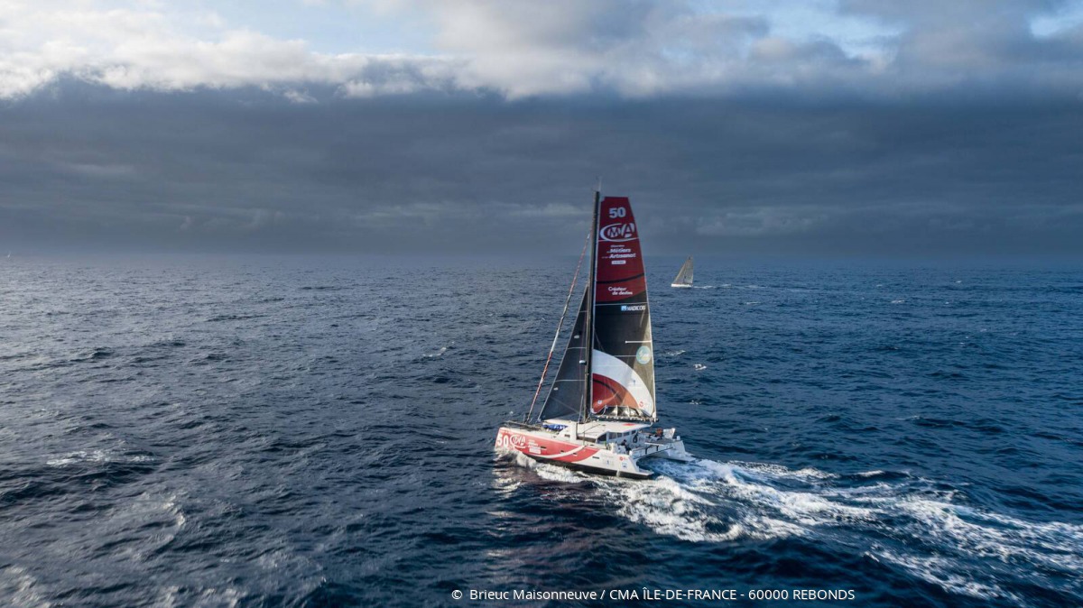 routedurhumENG's tweet image. [(LIVE FROM THE ATLANTIC)]

When our skippers are also drone pilots 🤩 
Thanks to Brieuc Maisonneuve, leader of the #RhumMulti, for having captured these on board moments with @AssoClass40 skipper Didier Le Vouch ! #RDR22