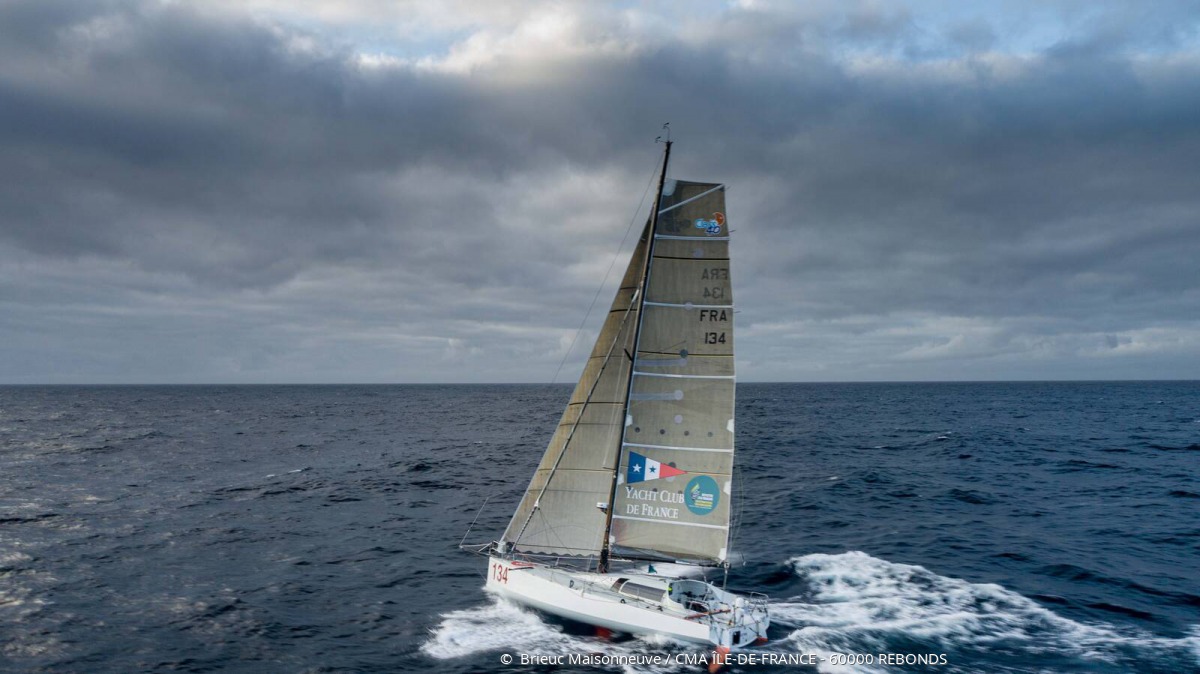 routedurhumENG's tweet image. [(LIVE FROM THE ATLANTIC)]

When our skippers are also drone pilots 🤩 
Thanks to Brieuc Maisonneuve, leader of the #RhumMulti, for having captured these on board moments with @AssoClass40 skipper Didier Le Vouch ! #RDR22