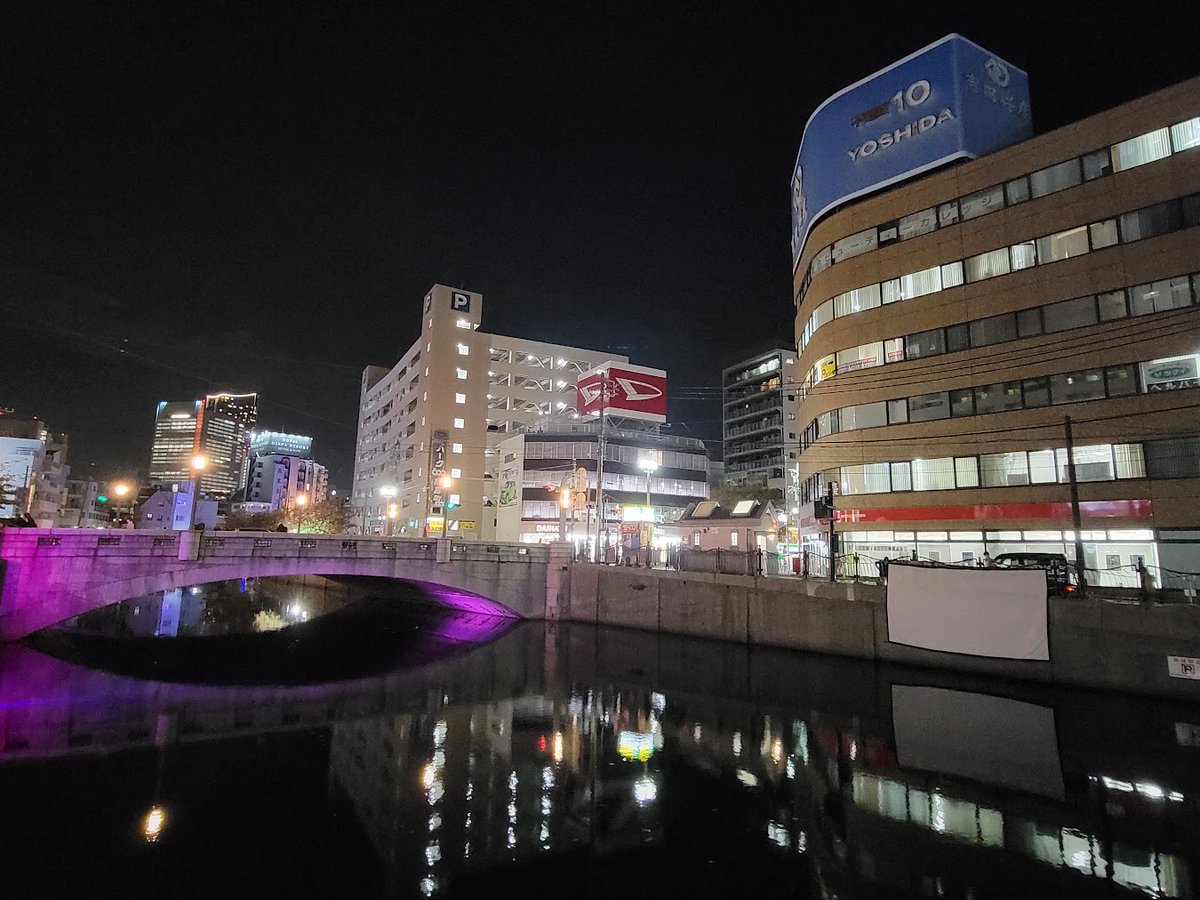 cinemaJandB's tweet photo. ☆#長者橋 から #長者町 の老舗ライブハウス「#FRIDAY」のドキュメンタリー映画を観るという世界初の試み☆
＜#よこはま運河チャレンジ＞
#日ノ出桟橋 野外上映会
★11/12(土)17:00頃～「FRIDAY」上映(18:30頃終了予定)
入場無料
会場：横浜日ノ出桟橋（京急日ノ出町駅近く） 
https://t.co/dT1TDRbOSL https://t.co/FNTe4hmKua
