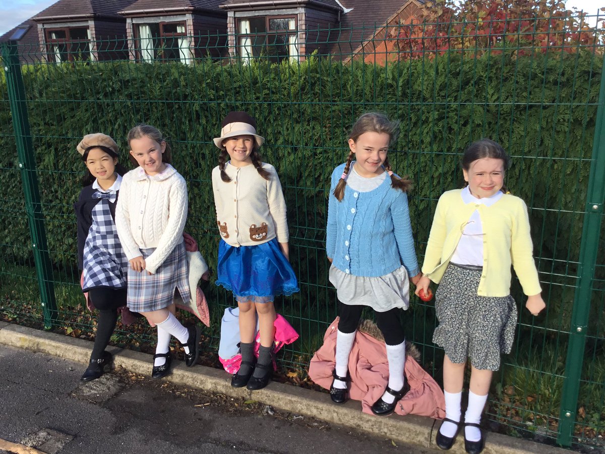 skidbyschool's tweet photo. How fantastic do our pupils look as evacuees?! Thank you to all the parents/carers for their support! #WW2 #HistoryDays https://t.co/0f2ADUzAQM