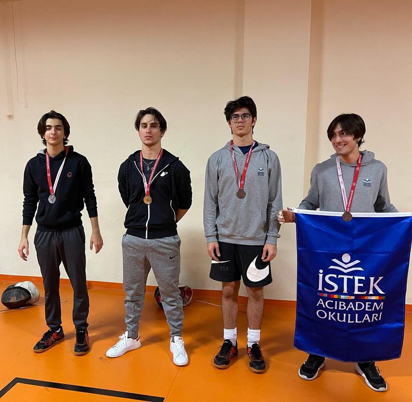 Bugün düzenlenen Gençler İstanbul Okullararası Şampiyonasında, Bilfen Anadolu Lisesi öğrencisi ve kulübümüz sporcusu Tan Sezer İl 1.’si olmuştur. Sporcumuzu ve antrenörümüzü tebrik eder, başarılarının devamını dileriz.🥇
#atakeskrim #eskrim #fencing