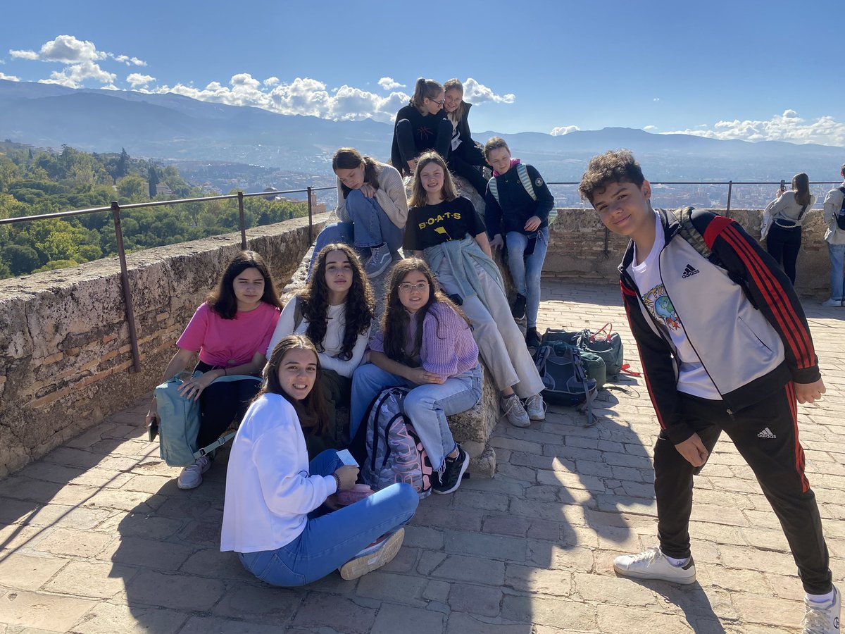 ColegioMSiurot's tweet photo. 🇪🇺#Proyecto #ErasmusPlus #GreenFriends‼️

4️⃣ #Cultural #Day

👉🏼 Visitamos #Granada
@alhambracultura 

👉🏼 Disfrutamos de la #maravillosa @AlhambraGranada con el #Programa @AlhambraEduca para #profesores y #estudiantes #europeos

#GreenFriends 🇮🇹🇸🇮🇩🇪🇪🇸
@sepiegob #SomosSiurot https://t.co/tRJIQkldhG