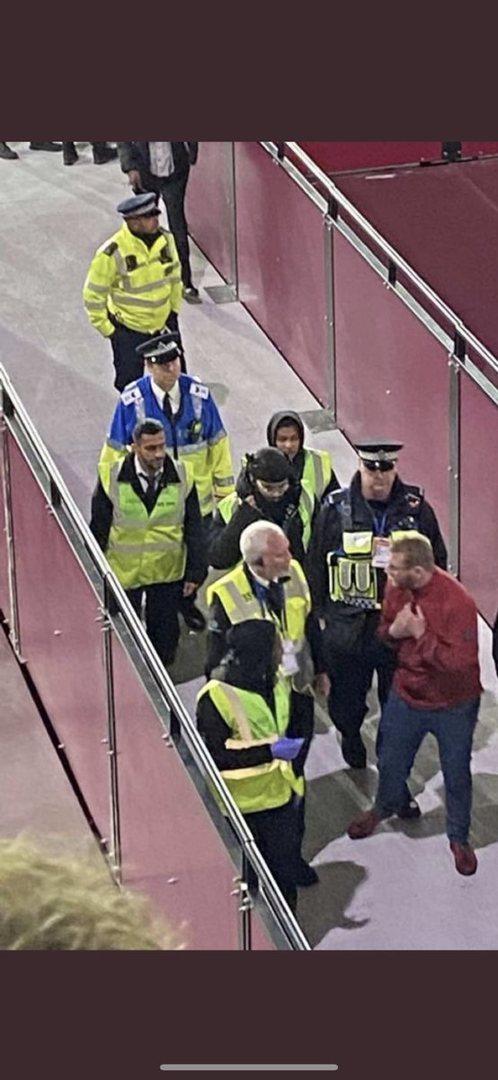 mattyGETOUT's tweet image. Knew I’d seen that pose somewhere before