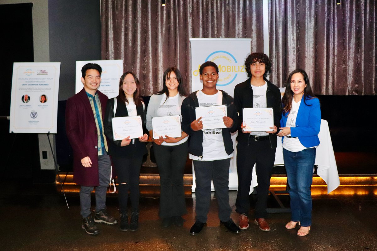 CMMaiVang's tweet photo. Congratulations! π Last night we celebrated our South Sacramento Youth who graduated from the inaugural Sacramento UNITY leadership program. (1/3)
#HeartAndHustle #APIsMobilize #SacramentoUNITY #CommUnity https://t.co/zzjb6LIFtm