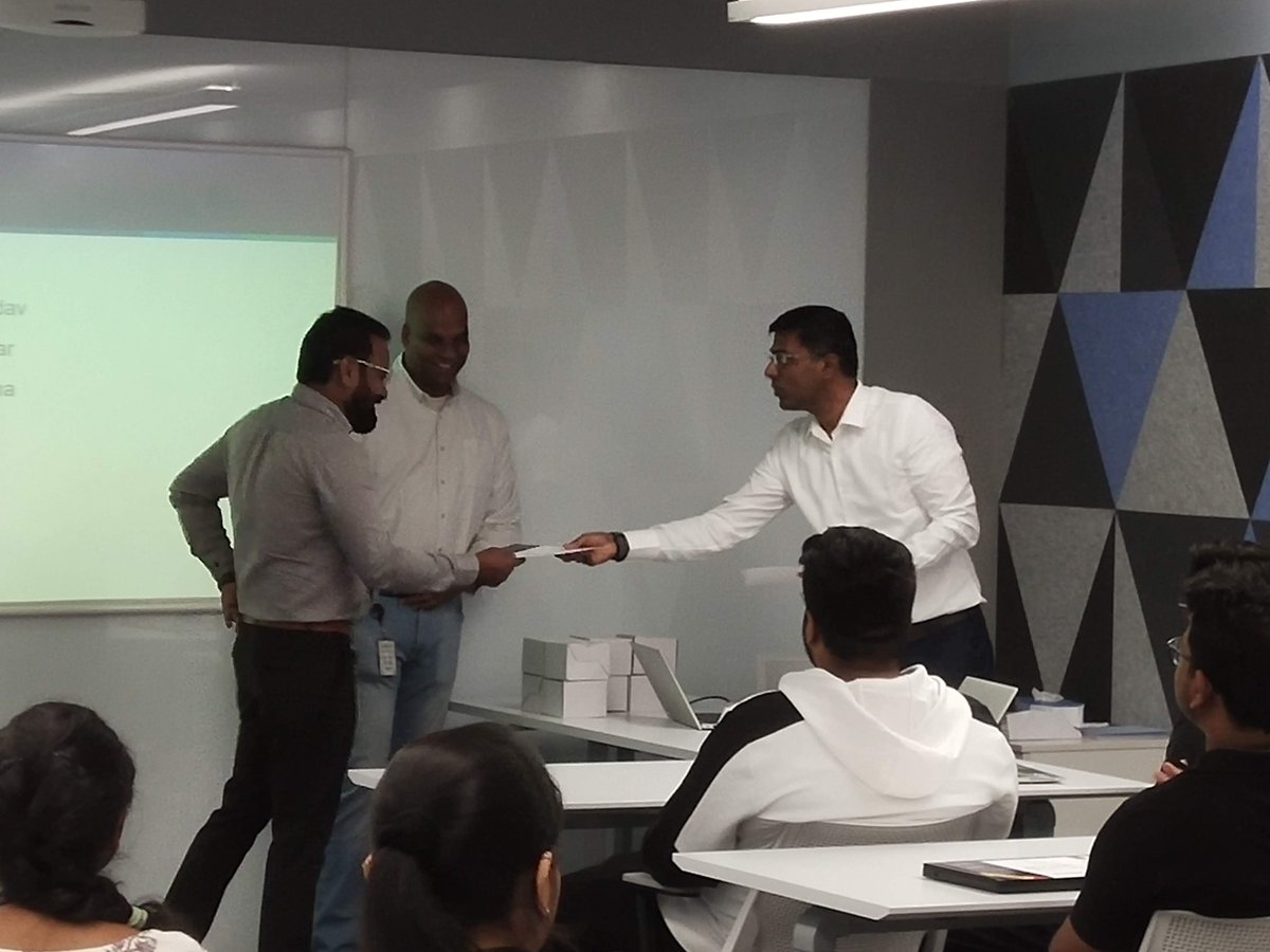 Epsilon_India's tweet image. 130 Epsilonians. 33 teams. And an epic three-week challenge. That&apos;s the #EpsilonIndia #AnalyticsHackathon &apos;22 in a nutshell. Participants put their collective analytics capabilities to develop unique solutions to business problems. Here are glimpses from the closing ceremony.