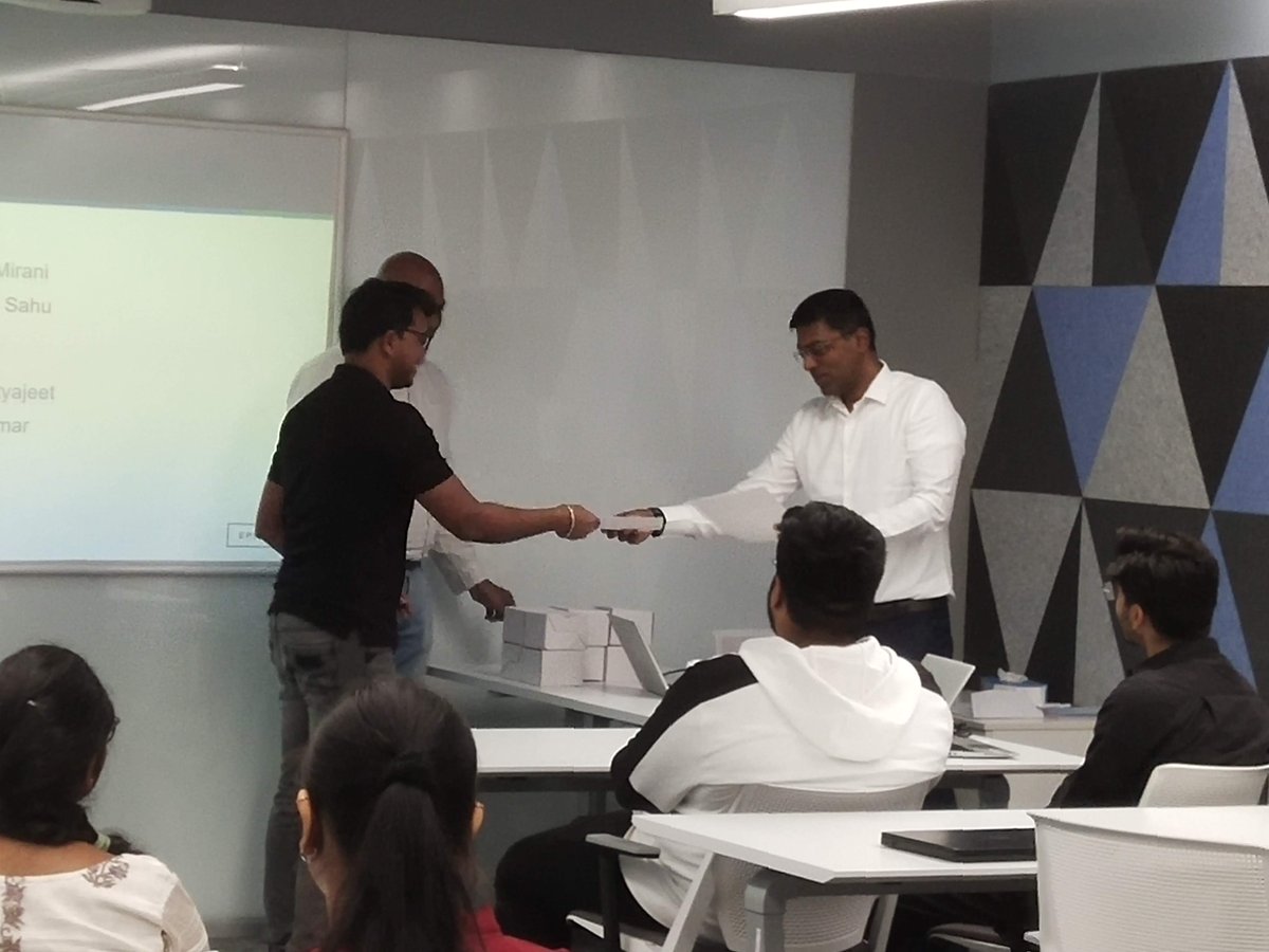 Epsilon_India's tweet image. 130 Epsilonians. 33 teams. And an epic three-week challenge. That&apos;s the #EpsilonIndia #AnalyticsHackathon &apos;22 in a nutshell. Participants put their collective analytics capabilities to develop unique solutions to business problems. Here are glimpses from the closing ceremony.