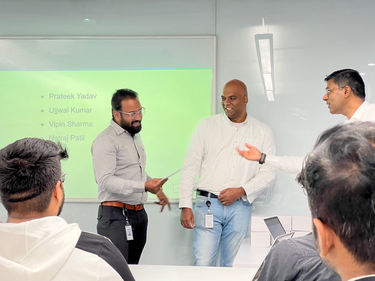 Epsilon_India's tweet image. 130 Epsilonians. 33 teams. And an epic three-week challenge. That&apos;s the #EpsilonIndia #AnalyticsHackathon &apos;22 in a nutshell. Participants put their collective analytics capabilities to develop unique solutions to business problems. Here are glimpses from the closing ceremony.