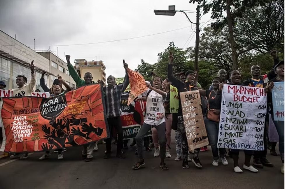 ADMNpress's tweet photo. #kenya already struggling with internal issues, the external ones came to worsening the situiation, the increased charges of imports was initiated with the impact of covid19 but is escalated with #RussiaUkraineConflict
Read full article here: 
https://t.co/7oJhFUIJwO https://t.co/b1hJIWiF2h