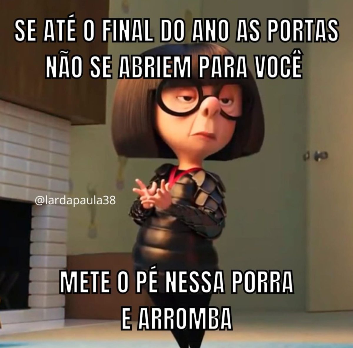 Somos e fingimos 
Blue

Somos
Distantes 
Fingimos
Que somos
Pertos

Somos 
Um farol
Fingimos
Ser praia

Somos
Delicadeza
Fingimos
Disfarce 

Somos
Além
Fingimos
O tempo

Somos
Sentimentos
Fingimos
Solidão