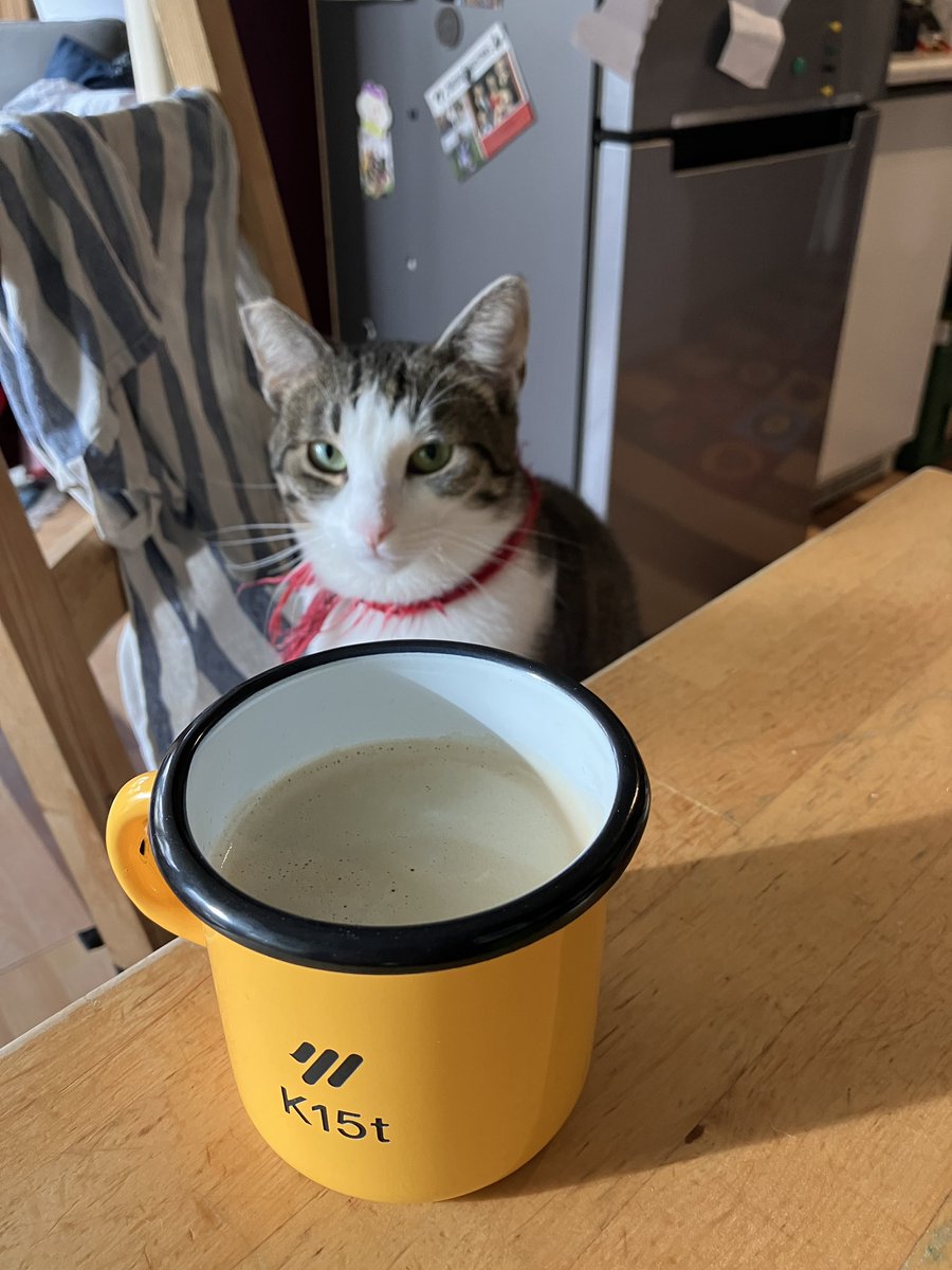 antonbollen's tweet photo. Da schließ ich mich an. Danke für die tolle Tasse  @k15t_ und es hat mich sehr gefreut, euch und euer Team besser kennenzulernen.  Grüße auch an @reinermatthew … #videogeeks of the world, unite! https://t.co/FbeFKcXv1k