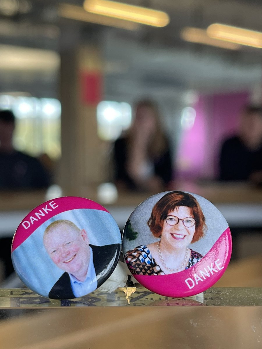 Wie ist eigentlich der Plural von Ära? Äras? Ärä? Ähren? Wie auch immer: Zwei davon gehen heute zu Ende. Danke für all die Jahre bei #COM. Alles Gute @e_emsj und  <a href="/ruschfeldweg17/">stephan althoff</a>! Wir werden euch vermissen! 🥲🫶#telekomwall