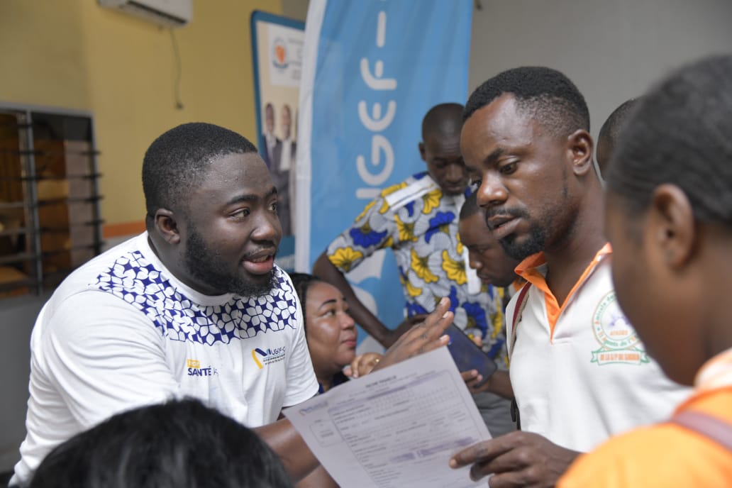 Mugefci's tweet photo. A la suite de la présentation de M. Odon sur les Conseils Consultatifs Locaux, Mme Touré a exposé sur les produits MUGEF-CI qui a abouti à de nombreuses souscriptions. 

#MUGEFCI #Mutualiste #civ225 #FormationCCL #CCL https://t.co/G74bbO7ryc