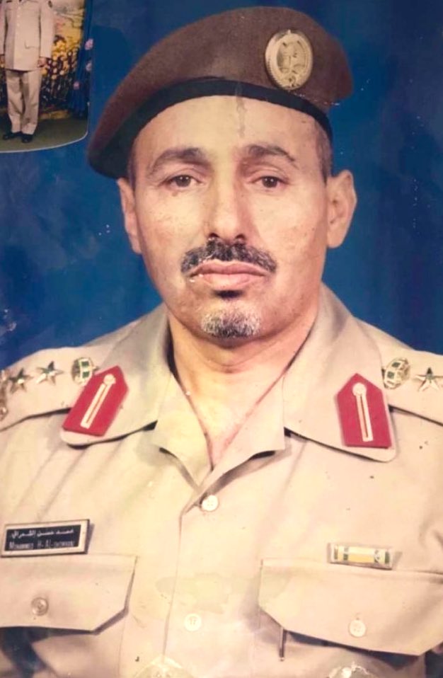 هناك اشخاص تكون حياتهم مليـئة بالمواقف المشرفه ، فيكون ختامهم شاهدًا على حسن سريرتهم و حسن ايمانهم 

انتقل الى رحمة اللة وهو واقفًا مؤذنًا لصلاة الفجر ، منادي للناس ان الصلاة خير من النوم 

عاش في تبـالة ، ودفن فيها اليوم
العقيد / محمد بن حسني ال عامر الشمراني 
رحمه الله 

#شمران