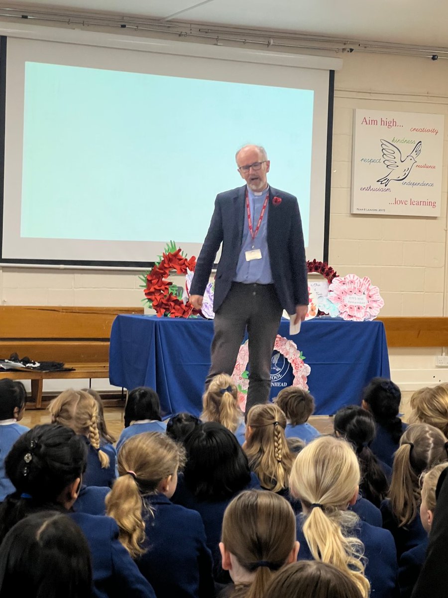HighfieldPrep's tweet photo. The #Highfieldfamily came together this morning for our #Remembranceassembly. We held a minute's silence to remember the people who have died in wars around the world. Reverand Gould reminded us of the importance of #forgiveness and #peace
#werememberthem #lestweforget https://t.co/mvViOnsMSK