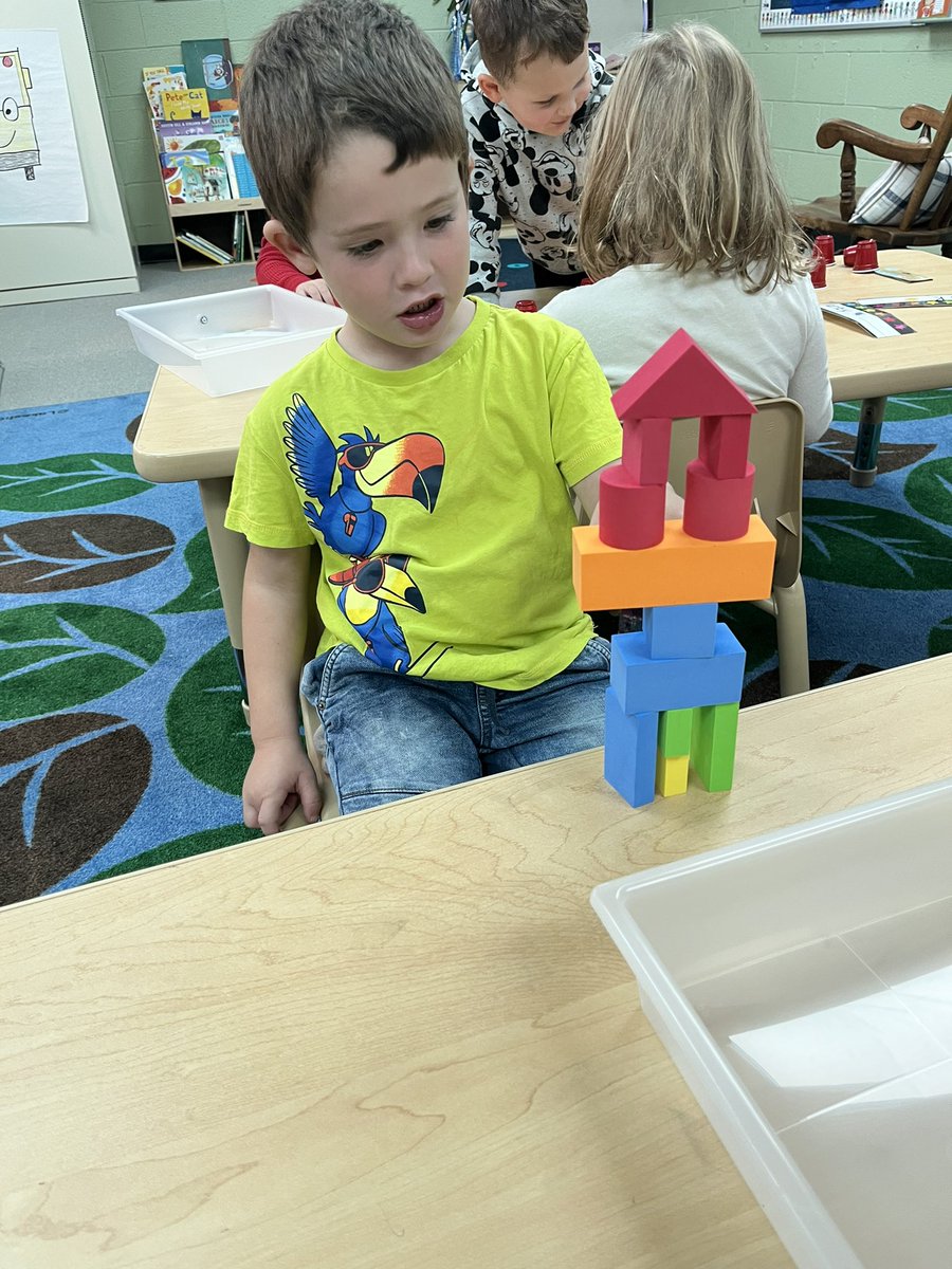 CheriZweng's tweet photo. DK students take part in using age appropriate STEM bins. These are rotated biweekly and students use observational skills, problem solving and higher order thinking. They always find new ways to use and explain their thoughts. #mylsps #dklsps #STEM https://t.co/ptsJnyfMCF