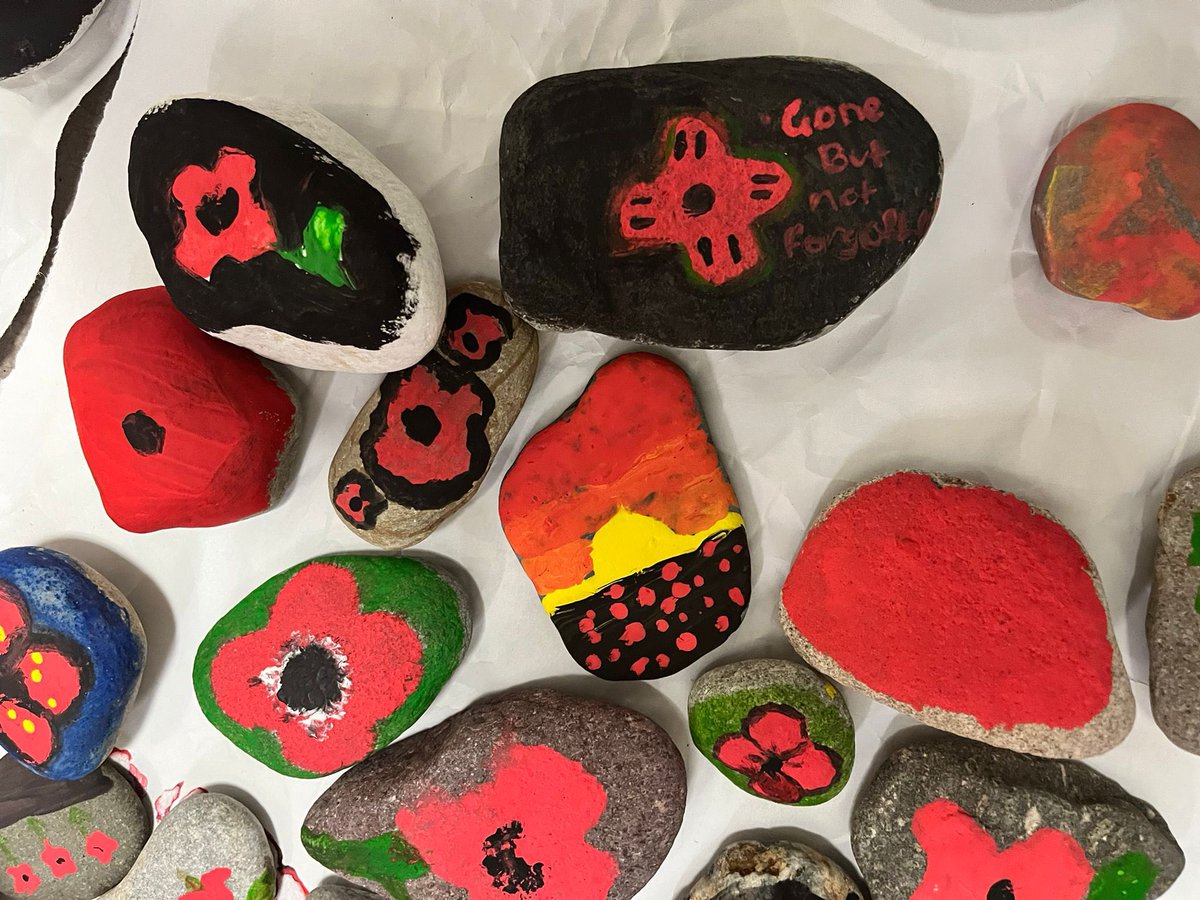 The <a href="/theparkmains/">Park Mains High</a> Eco Club have been painting some stones this week and reflecting for Remembrance Day today 👏
