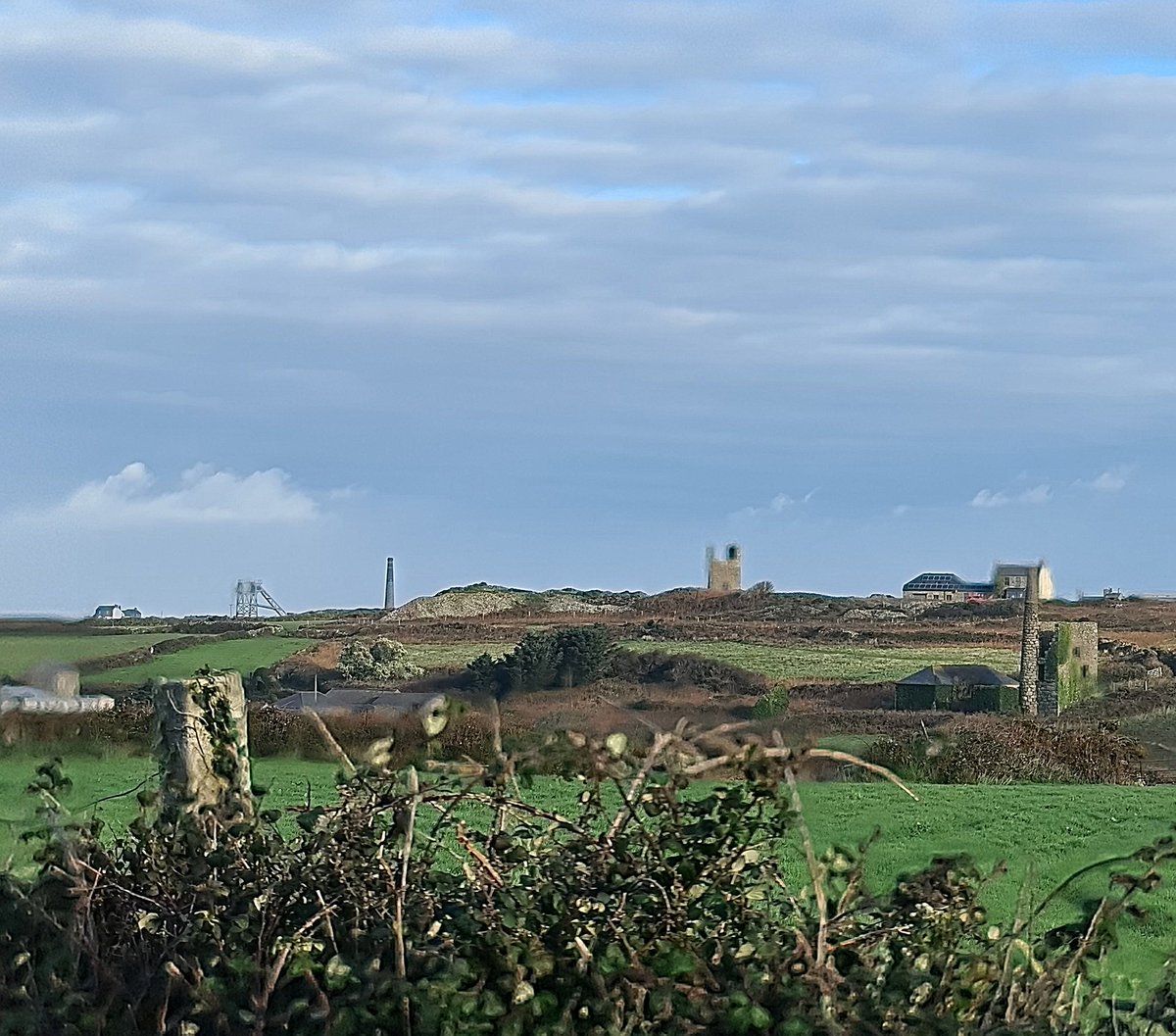 gnome_alice's tweet photo. Grey morning, but, across #Kenidjack Valley, a lovely view from #WhealDrea to #Roscommon with the mines between, in diffused sunlight.
The sun broke through for a few seconds, a complete new pallette, soon gone again.
#Boscean
#Lannust
#Kernow https://t.co/ONtwhOBzP4