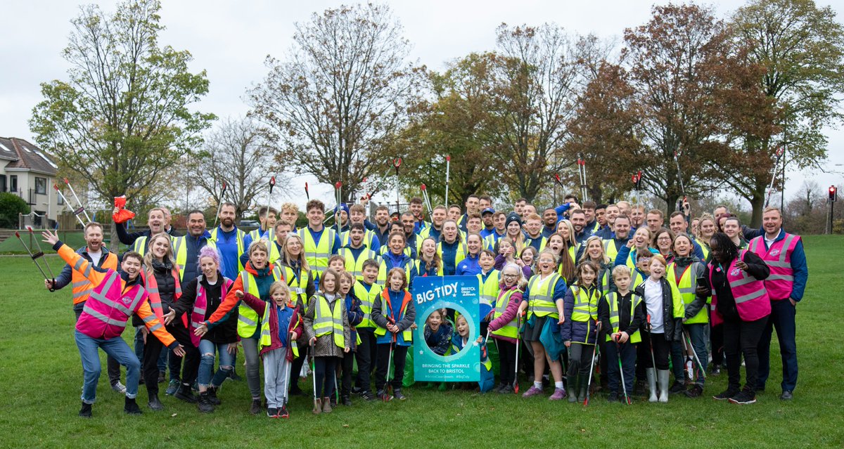 The Big Tidy's first litter pick with @BristolBears as part of their #BigTidyBusiness pledge brought a serious sparkle back to Horfield!

🏉 48 players & staff from the Bears
🏫 22 children from @HorfieldCE
🌳 4 staff from @TheArdagh 
🗑️ 31 bags of waste collected!