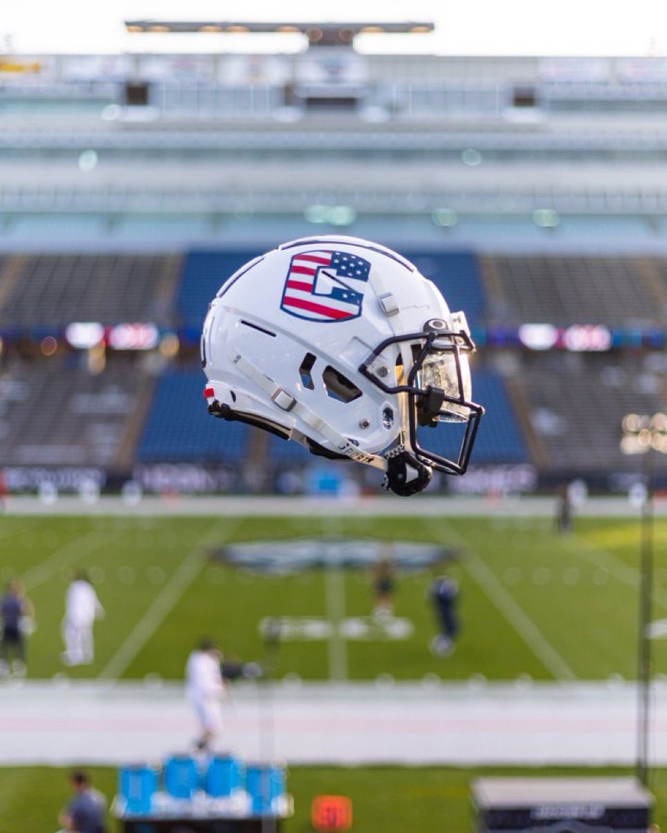 CoachDHilliard's tweet photo. God woke us up this morning, be UNCOMMON!! Yesterday was the Marine Corps Birthday, so it was good seeing @larryhilliard23 last night. Cheers!! #DevilDawg #SemperFi https://t.co/6OEslYTuQm