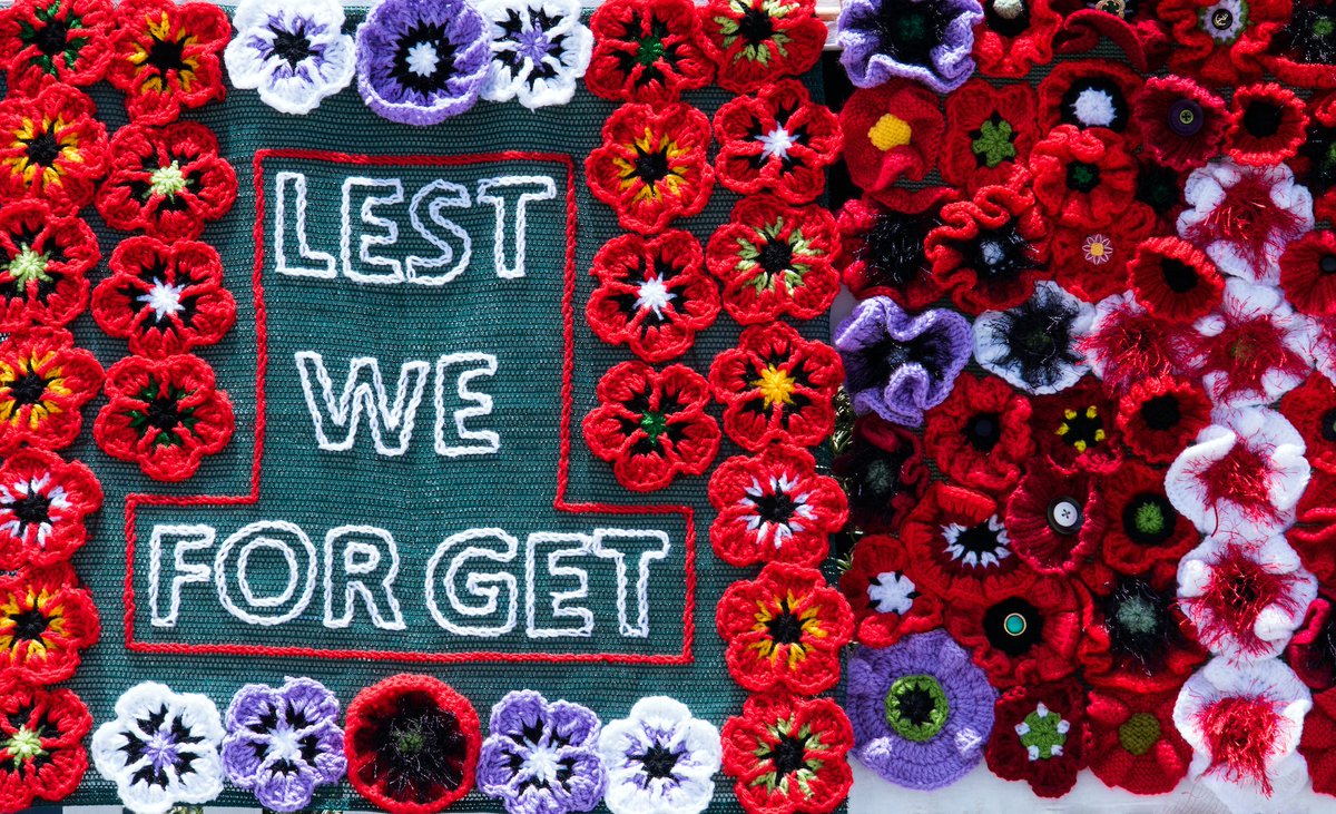 AHPR_UK's tweet photo. Lest we forget... remembering all those, whether they be human, equine or other service animals, who've given their lives in service of their country.🌺
#RemembranceSunday #lestweforget2022 #purplepoppy https://t.co/IGkDiiTh2M