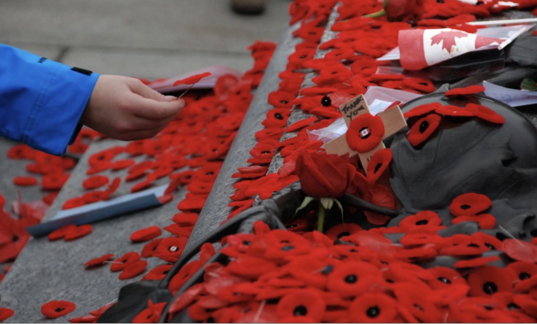 melanie_korach's tweet photo. #LestWeForget  

For those who departed, 
never to return. 
And for those who returned, 
forever changed.
On the 11th day,
Of the 11th month,
At the 11th hour,
We remember.

By: M. Korach #CanadaRemembers  
#remembranceday2022 #StarfishClub #WeRemember @CanadianForces https://t.co/AFIYk6MqSM