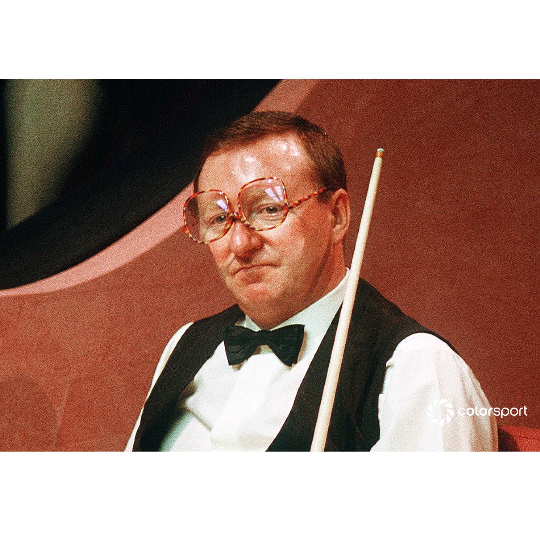 Colorsport's tweet photo. The 1988 Snooker World Championships. 

Alex Higgins, Dennis Taylor, Willie Thorne and World Champion, Steve Davis with promoter, Barry Hearn.  

The Crucible Theatre, Sheffield | April 1988 | Captured by COLORSPORT https://t.co/vFBvNYGk2i