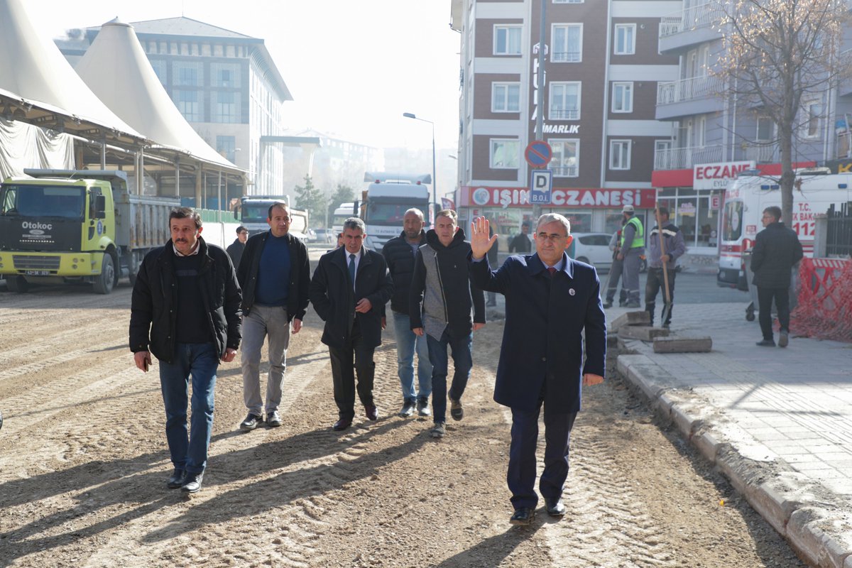 kutahyabel's tweet photo. ÇİNİGAR CADDESİ ASFALTLANDI
Kütahya Belediyesi Fen İşleri Müdürlüğü ekipleri, Gaybiefendi Mahallesi’ndeki Çinigar Caddesi’ni tamamen asfaltladı.
#kütahyabelediyesi #üretkenbelediyecilik #kütahya #üstyapı #asflat #yol https://t.co/B7fipguuaD