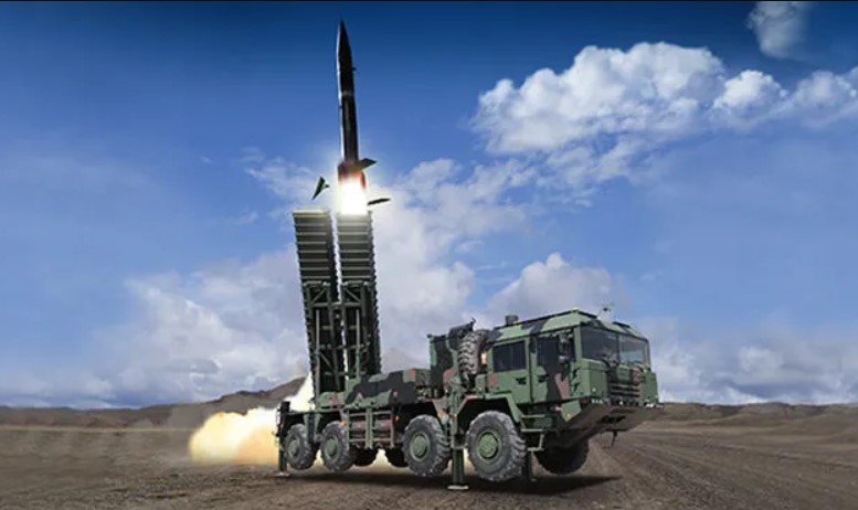 Defence_Max's tweet photo. Turkish missile manufacturer #Roketsan inked a deal with Indonesia for the export of Khan Tactical Ballistic Missiles during the recently-concluded Indo Defence Expo &amp; Forum in Jakarta. 🇹🇷🇮🇩

#Khan #BallisticMissile #Turkey #Indonesia #IndoDefenceExpo #DefenceMax https://t.co/gFlmDKB6VL